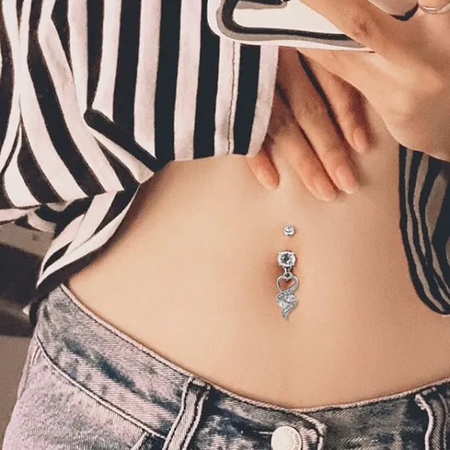Daljši piercing srebrne barve srce